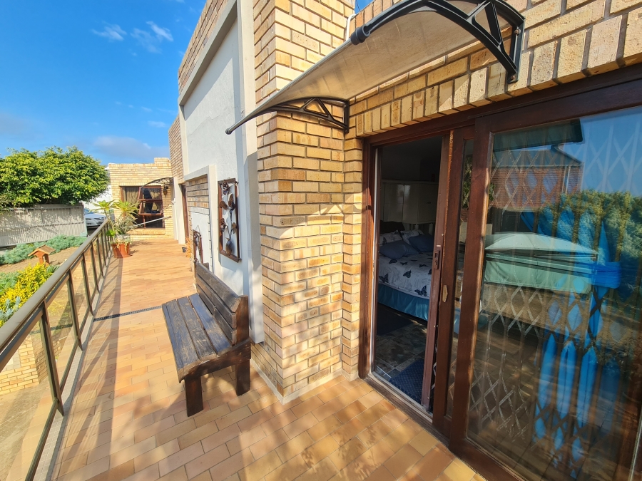 4 Bedroom Property for Sale in Ferreira Town Eastern Cape